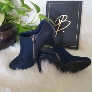 Navy Blue Faux Suede Bootie sz9 DexFlex Comfort.